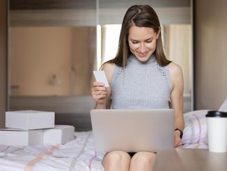portrait-woman-purchasing-online